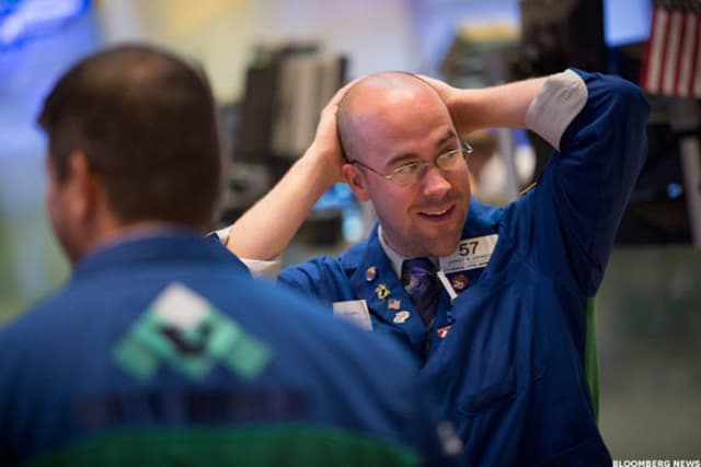 120 New Lows Send a Quiet Warning With Market Still Near Record Levels