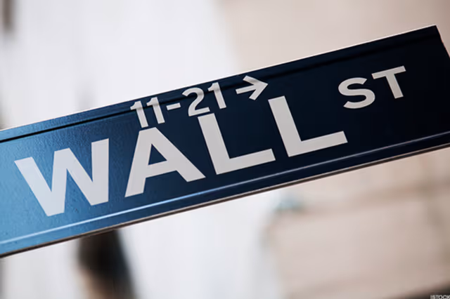 Wading Through the Economic Woes That Could Wobble Over to Wall St.