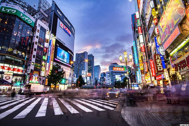 Nikkei Sets Record as Tech, Consumer Plays Battle in Japan